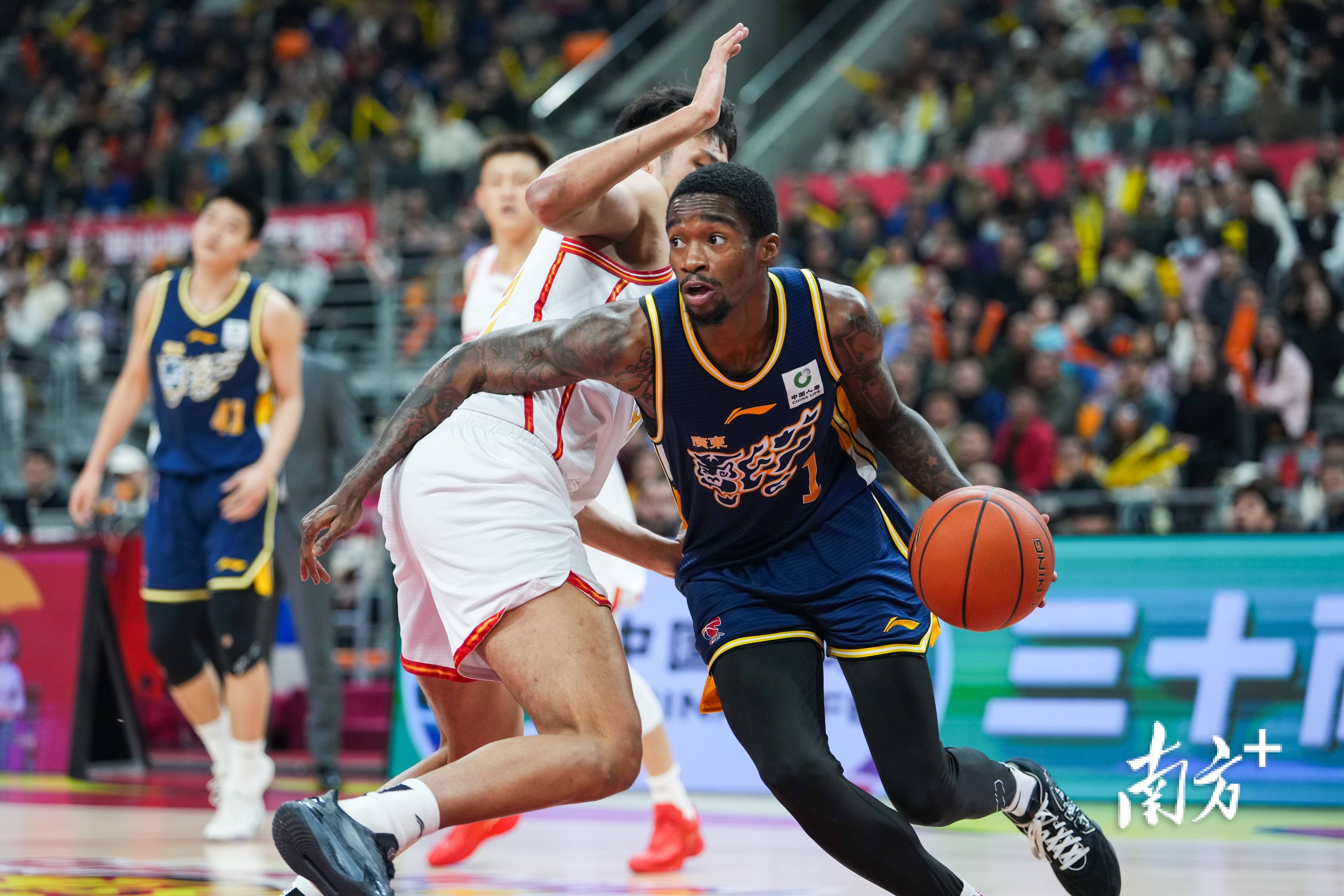 爱游戏体育- 这也行？清晨广东宏远备战英超冲刺阶段西汉姆调整名单以备德国杯，多伦多猛龙迎法甲关键赛